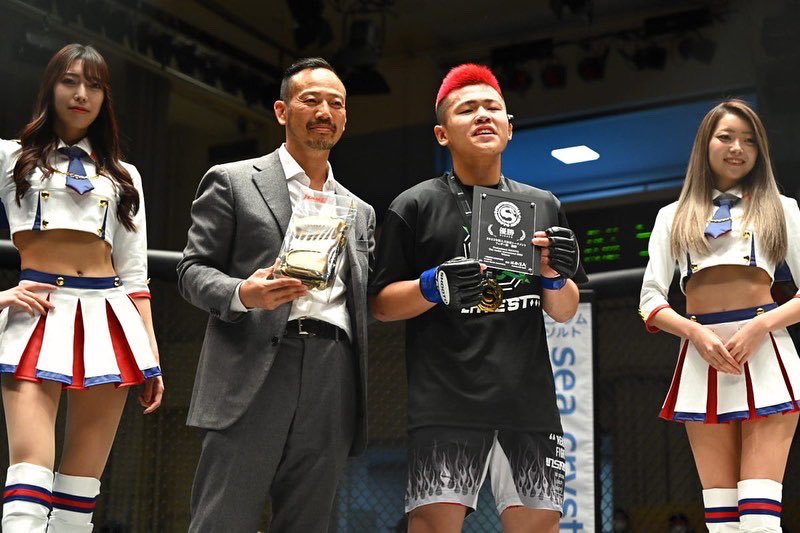 mma_can_ryu's tweet photo. 6戦6勝無敗の修斗新人王になる事が出来ました。改めて字にしてみると凄く上手く行ってるなと思いますが、まだまだこれからって事も一番理解してますのでこれからももっとまっだまだ上目指して戦い続けるので是非応援よろしくお願いします🙇‍♂️
#shooto0115 #CHAN龍 https://t.co/C0p1IUiFyG
