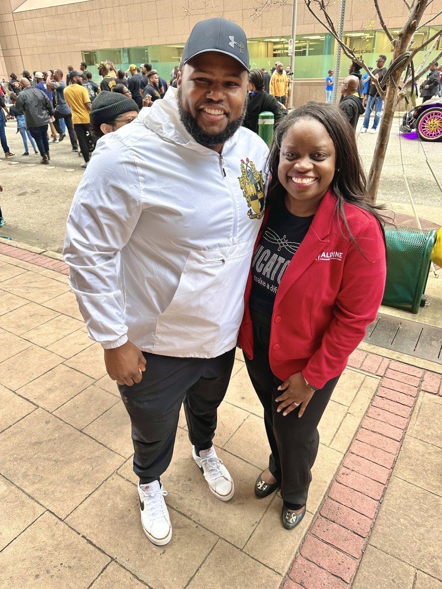 Whenever the community calls for public service and leadership, I know @drgoffney will be there. Great seeing her at the MLK Day Parade! #mlkdayofservice