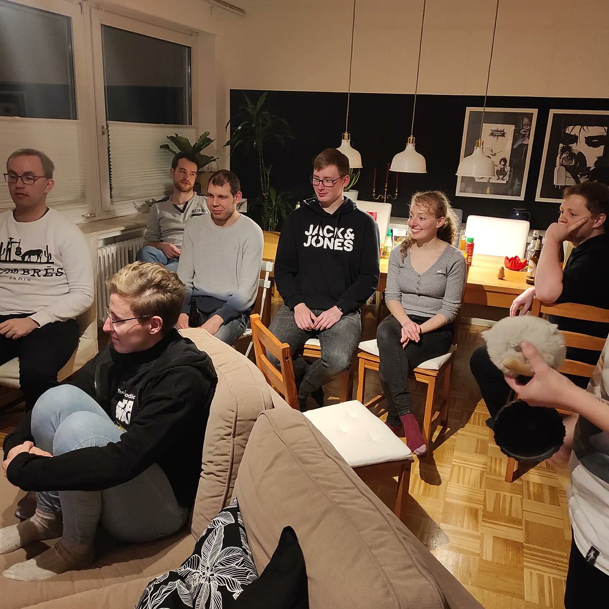 quadball_dus's tweet photo. Weihnachtsfeier kann ja jeder, daher haben wir das Jahr mit einer Neujahrsfeier eingeläutet ☺️ Das Highlight war definitiv die Spielshow "Schlag den Dementor", bei der wir uns in Teams von 3-4 Personen zu verschiedenen Themen battlen konnten 👻 #duesseldorfdementors https://t.co/JiEjyG4uZG