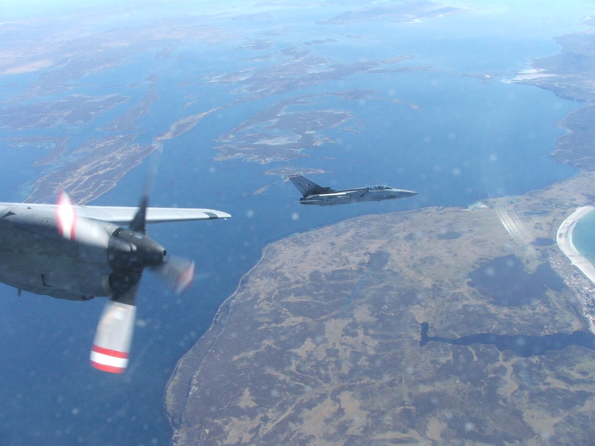 FareBrian's tweet photo. Just found these photos of Tornado F3s from 1435 Flt I took in 2005 from a couple of jollies on C130 & VC10.
#FalklandIslands
#MightyFin
#Tonkas https://t.co/E9oSwxw0Hw