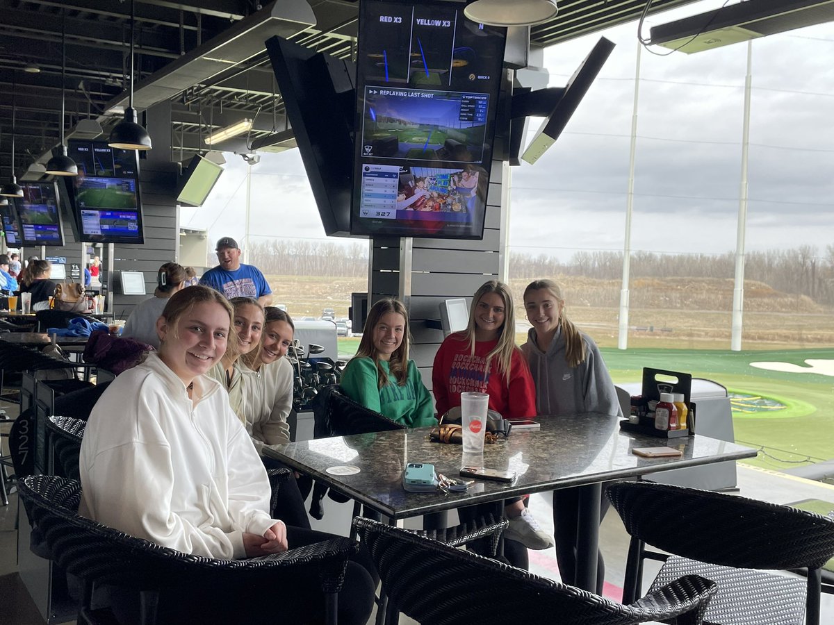 RSHS_Basketball's tweet photo. When u canβt practice u have a little fun at Top Golf! This is a special group! #falconpride #falconhoops @RSHSsports https://t.co/tSSLcSHhFn