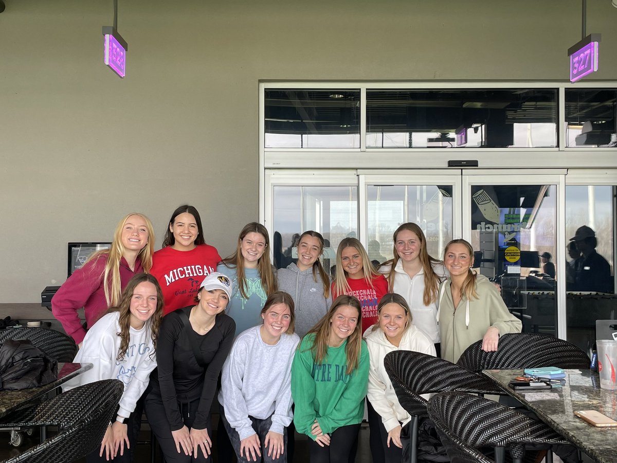 RSHS_Basketball's tweet photo. When u canβt practice u have a little fun at Top Golf! This is a special group! #falconpride #falconhoops @RSHSsports https://t.co/tSSLcSHhFn