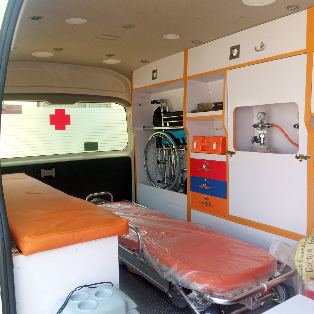 Osemsas's tweet photo. Mobile Intensive Care Unit (MICU) Ambulance #savinglive #ambulance #RTA #osemsas #osunambulance #micu https://t.co/KGzVgDPuth