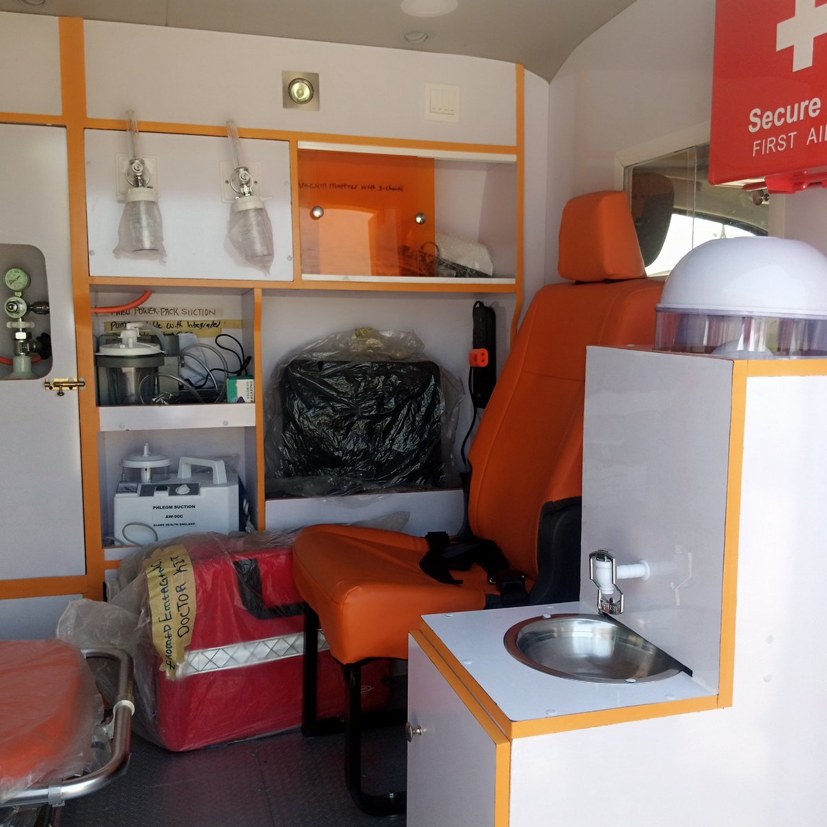 Osemsas's tweet photo. Mobile Intensive Care Unit (MICU) Ambulance #savinglive #ambulance #RTA #osemsas #osunambulance #micu https://t.co/KGzVgDPuth