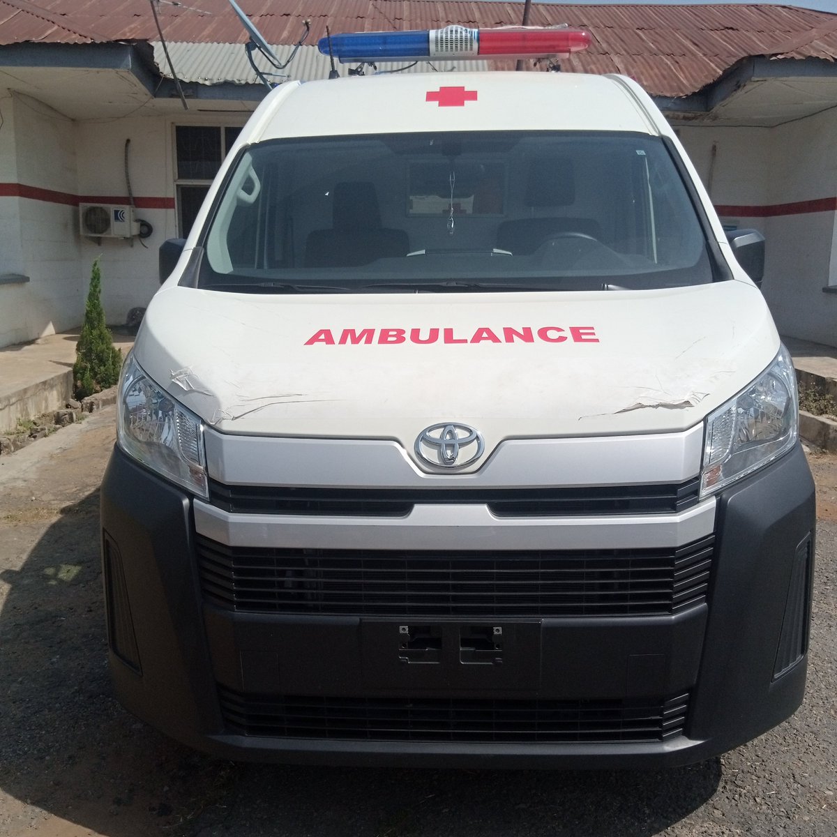 Osemsas's tweet photo. Mobile Intensive Care Unit (MICU) Ambulance #savinglive #ambulance #RTA #osemsas #osunambulance #micu https://t.co/KGzVgDPuth