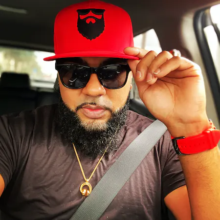 Here is a review and a customer #selfie we like of our Red snapback cap:

'Finally a hat that fits right and keeps its shape. I’ve had my beard for two years and my girlfriend got me one... best girlfriend ever. Y’all keep it up!'

noshavelife.com/collections/ha…

#bearded #Men