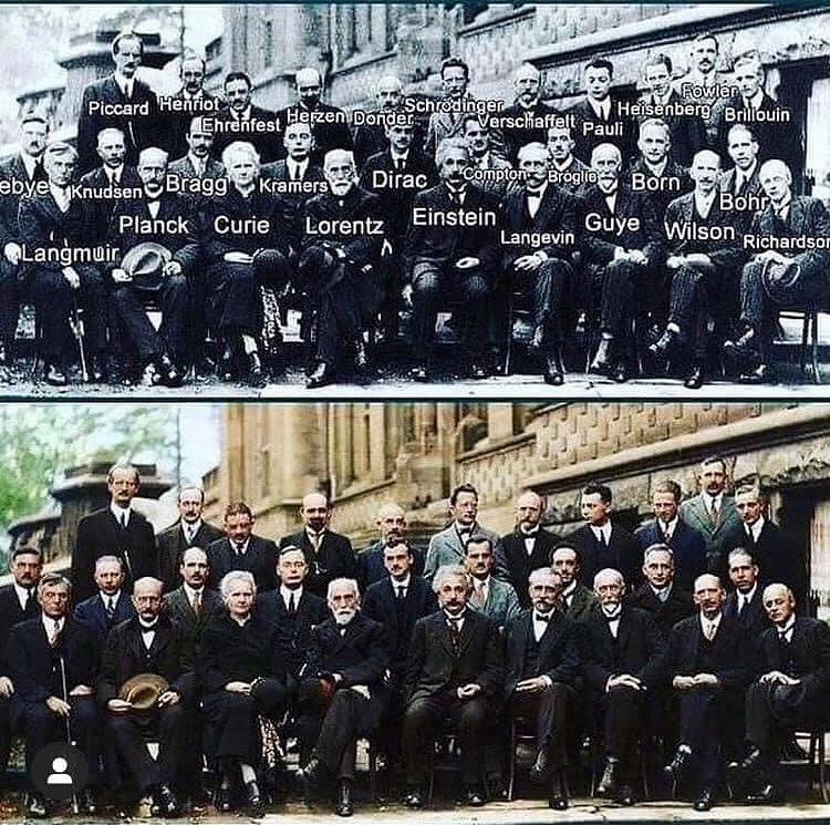 Solvay konferanslarının en ünlüsü 1927’de toplanan “Elektronlar ve Fotonlar” konulu 5. konferanstır. Bu konferans kuantum teorisinin dünya fizik camiasına açıklanması açısından dönüm noktasıdır. Fotoğrafta dönemin önde gelen bilim insanlarını bir arada görüyorsunuz.