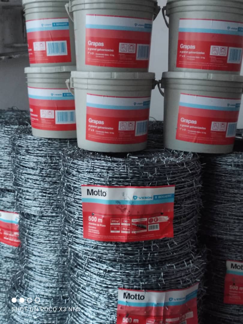 jimacaca's tweet photo. Reiniciamos nuestras Ofertas en Enero 2023. Precio promocional en Alambre de Puas #Motto500 y #Motto400, Grapas 1x9 para uso agropecuario, Alambre de Acero Triple Galvanizado para cerco electrico y mas productos Vicson, ideal para el productor y constructor venezolano. https://t.co/0o7scOZDja