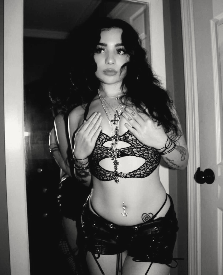 disturbiaco's tweet photo. 🥀 SALE ENDING TERRIBLY SOON 🥀 

Only a few hours left to save 30% on sale items 🖤

Use code: BLUE30 at checkout 💧

https://t.co/aq8AqpO7rc

📸@annaviiolet

#disturbiaclothing #altfashion #alternative #alt #alternativefeed https://t.co/0my0p7yaiS