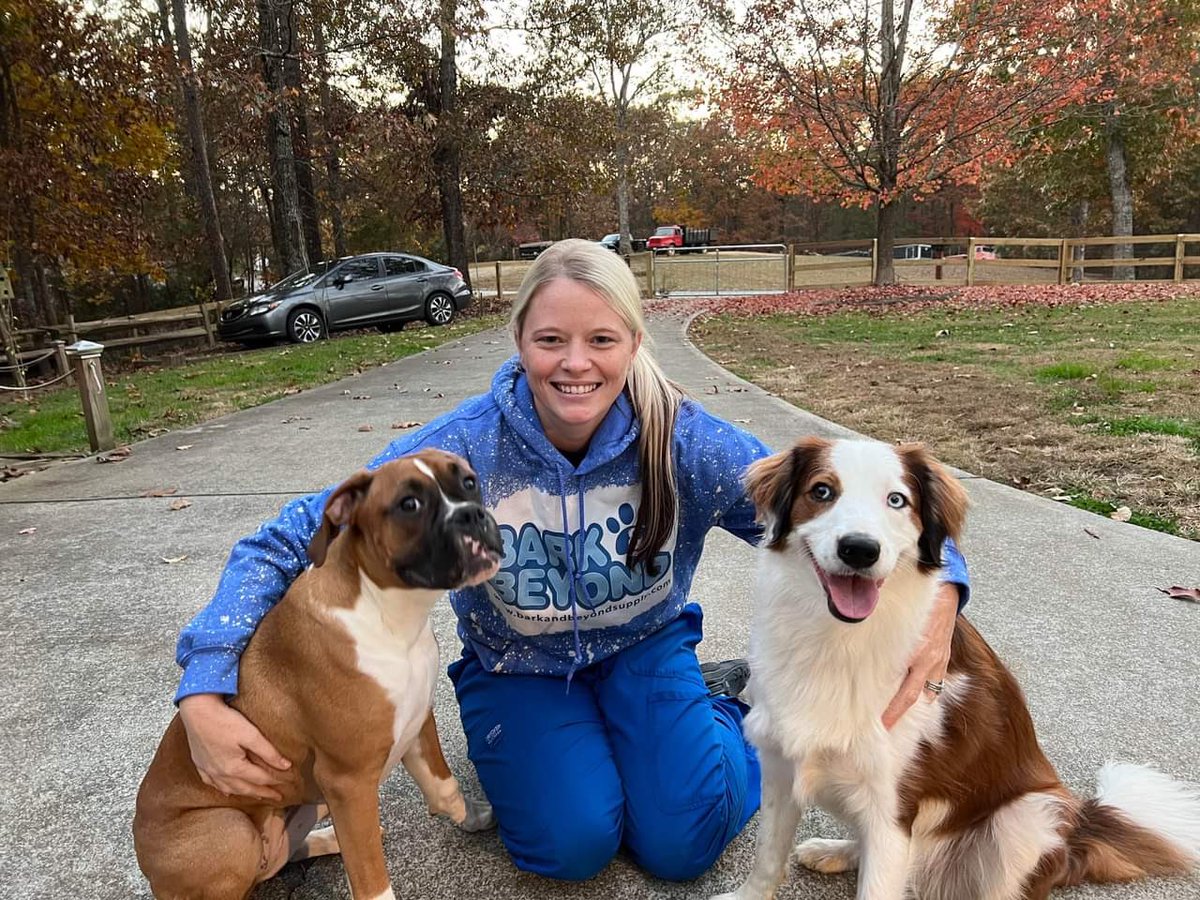 🚨 #GiveawayAlert 🚨

Who wants a Bark &amp; Beyond Hoodie or shirt ? We will have 3 winners!! 

To enter 👉 follow us &amp; retweet 

#dogsarefamily #dogs #CatsOnTwitter #cats #Giveaways #mondaythoughts #MartinLutherKing #MLKDay #Mondayvibes #SmallBusiness #RETWEEETMEPLEASE #FolloMe