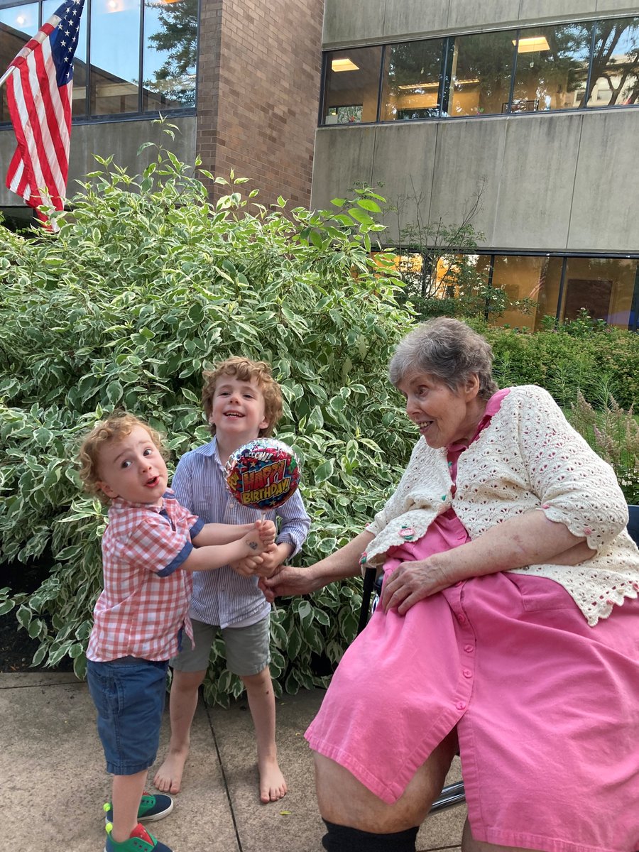 ESResidence's tweet image. Please support our 2023 Boston Marathon Charity Runner, Sean Hynes! All proceeds benefit the Elizabeth Seton Residence. givengain.com/ap/sean-hynes-… 
@ESResidence