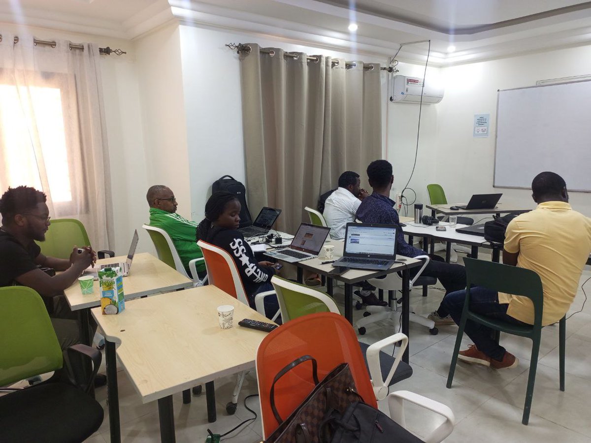 DITSenegal's tweet image. ↩️Retour en images sur le #CodingDay de ce Samedi 14 Janvier.
Une belle journée riche en échanges et en partage de connaissances🙂
#DITsn #Kebetu #IA #DataScience #coding