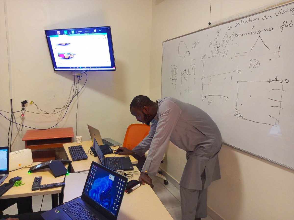 DITSenegal's tweet image. ↩️Retour en images sur le #CodingDay de ce Samedi 14 Janvier.
Une belle journée riche en échanges et en partage de connaissances🙂
#DITsn #Kebetu #IA #DataScience #coding