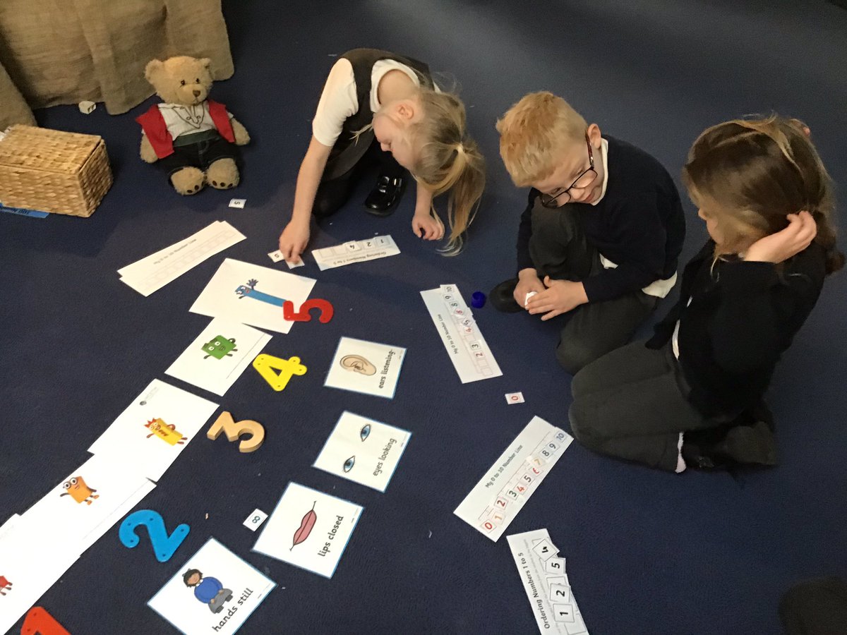 easterside_a's tweet photo. Fantastic number work today! We have been practising our number recognition and making number lines. #EastersideEarlyYears #EastersideMaths https://t.co/y9VqmJssyE