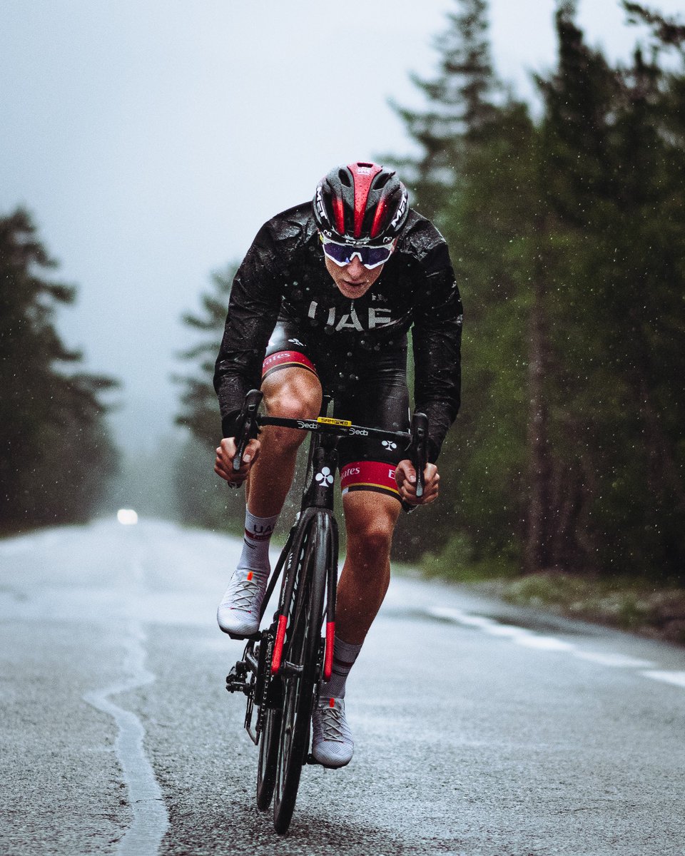 AlenMilavec's tweet photo. Work hard…Play hard

@TamauPogi in action 💪 
#cycling #training #rain #sport https://t.co/91gxjvqJ6I