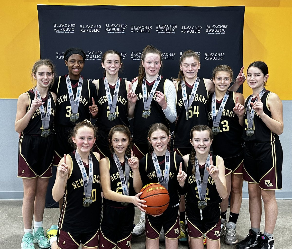 PiperStultz's tweet photo. Another weekend, another championship! Back to back champs @BleacherRepub MLK tourney. 🏀🏆 https://t.co/r4PulKSCEL