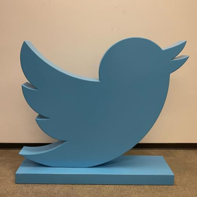 BidSpottercom's tweet photo. The Twitter corporate office auction opens bidding tomorrow January 17th at 7:00 AM PT. Make sure you're registered and ready to Bid on Bidspotter, click here 👇
https://t.co/4vIGqg5TeH
#TwitterAuction #TwitterHQ #OfficeEquipment #CorporateArt https://t.co/E6DebtpOHi