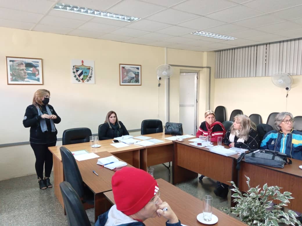 FacultaddeCien2's tweet photo. Se ratifica en Consejo de Dirección de la #FCMMayabeque el trabajo político-ideológico como prioridad en la labor formativa. #JuntarYVencer #MejorSinBloqueo #CubaPorLaVida #CubaPorLaSalud https://t.co/0o7IGzKUAN