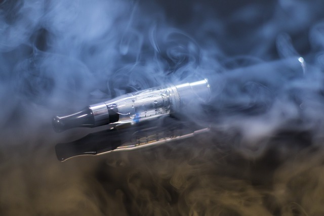 cuidarcorazon's tweet photo. Cada vez son más los adolescentes que consumen 🚬 cigarrillos electrónicos. En #CienciaCardiovascular te hablamos de cómo impacta el vapeo en la salud. ¡Ya puedes leerlo! 🧐 https://t.co/2ZpPq634FS https://t.co/deyZ2Xi86S