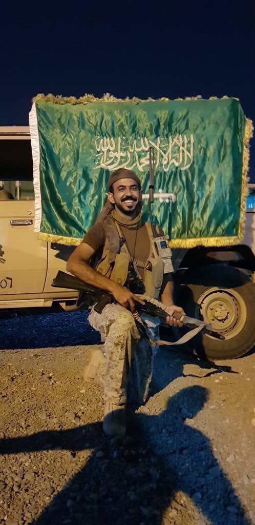 #ثريد
اسطورة اللواء المظلي السعودي الشهيد:

فيصل بن لافي الركابي العنزي.

"مقاتل عن كتيبة كامله."
⬇️⬇️