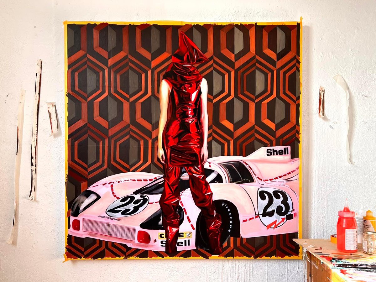 Penélope y el lujo eterno
2023.

Una pieza retro futurista para empezar el año con una reflexión sobre el deslizamiento de lo efímero, la moda como quintaesencia del consumo y la relación privilegiada de la mujer con la voluptuosidad de los sentidos estéticos.

OINK 🐷