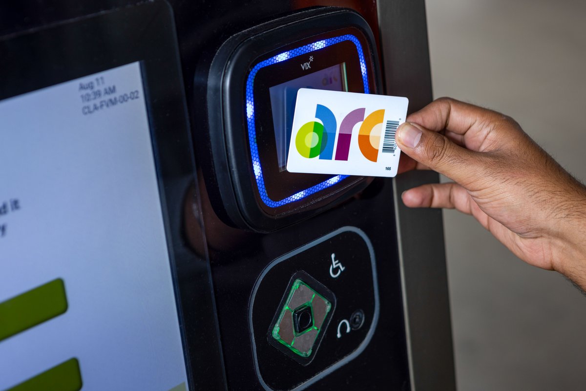 takeETSalert's tweet photo. Take transit the paperless way with Arc! Instead of using paper transfers, tickets & bus passes, get a reusable Arc card! Help reduce waste by getting an Arc card today. For info on where to buy, visit https://t.co/1JXkZi2s9s
#ArcTransit #LoadTapGo #YEGTransit https://t.co/KAPtnWISV0