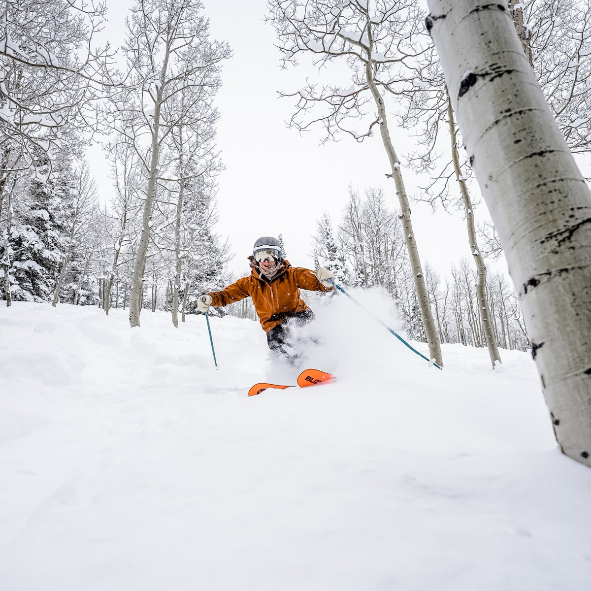 PCski's tweet photo. Who enjoyed some powder turns this weekend? We're kicking Monday off with over 100" of base, 15" in the last 48-hours and another storm rolling in tonight. Get those powder skis, boards, and snorkels ready! 
📷 : @jenhudak https://t.co/bVAkAoHB2X