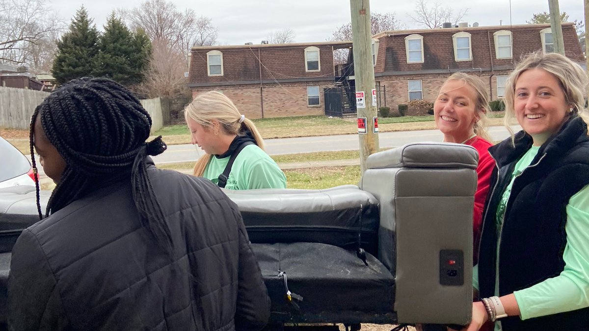 LouisvilleROW's tweet photo. Celebrating the life &amp; legacy of Dr. Martin Luther King, Jr. by taking time to serve our community 💪

#GoCards x #MLKDay https://t.co/QU6hGnrDOU