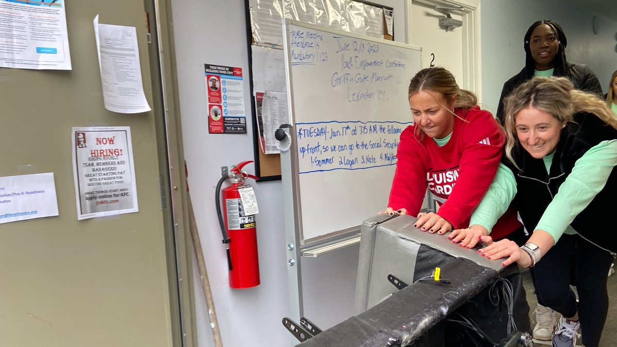 LouisvilleROW's tweet photo. Celebrating the life &amp; legacy of Dr. Martin Luther King, Jr. by taking time to serve our community 💪

#GoCards x #MLKDay https://t.co/QU6hGnrDOU