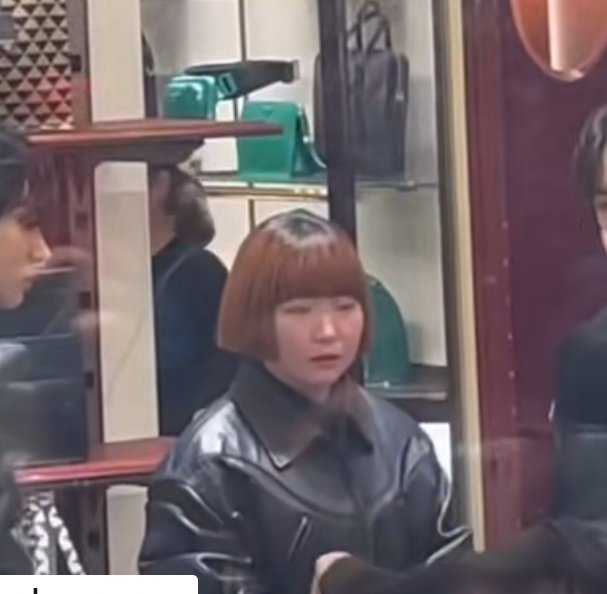 ____nonfn's tweet photo. this title will really get her fired,apparently she is very close to the mmbrs,she is always seen laughing with them.he looked at her and immediately smiled,she also jokes with other members,but she should avoid joking with them while there are cameras fans will make these kinds https://t.co/ege3osGR3r
