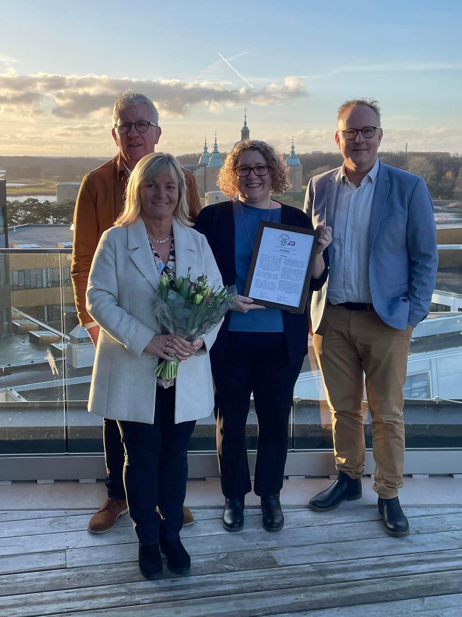 DrLexie's tweet photo. Kalmar är Årets studentsstad 2023! Otroligt glad och stolt över vårt arbete och samarbete mellan Kalmar kommun, Linnéuniversitetet och Linnékåren. https://t.co/8zTqLnfnbM