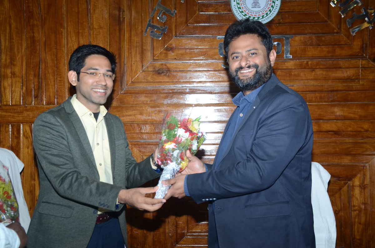 वन प्रमंडल कार्यालय दुमका में नये वन प्रमंडल पदाधिकारी श्री सात्विक (भा. व. से. 2018) ने निवर्तमान वन प्रमंडल पदाधिकारी श्री अविरुप सिन्हा (भा. व. से. 2016) से पदभार ग्रहण किया।