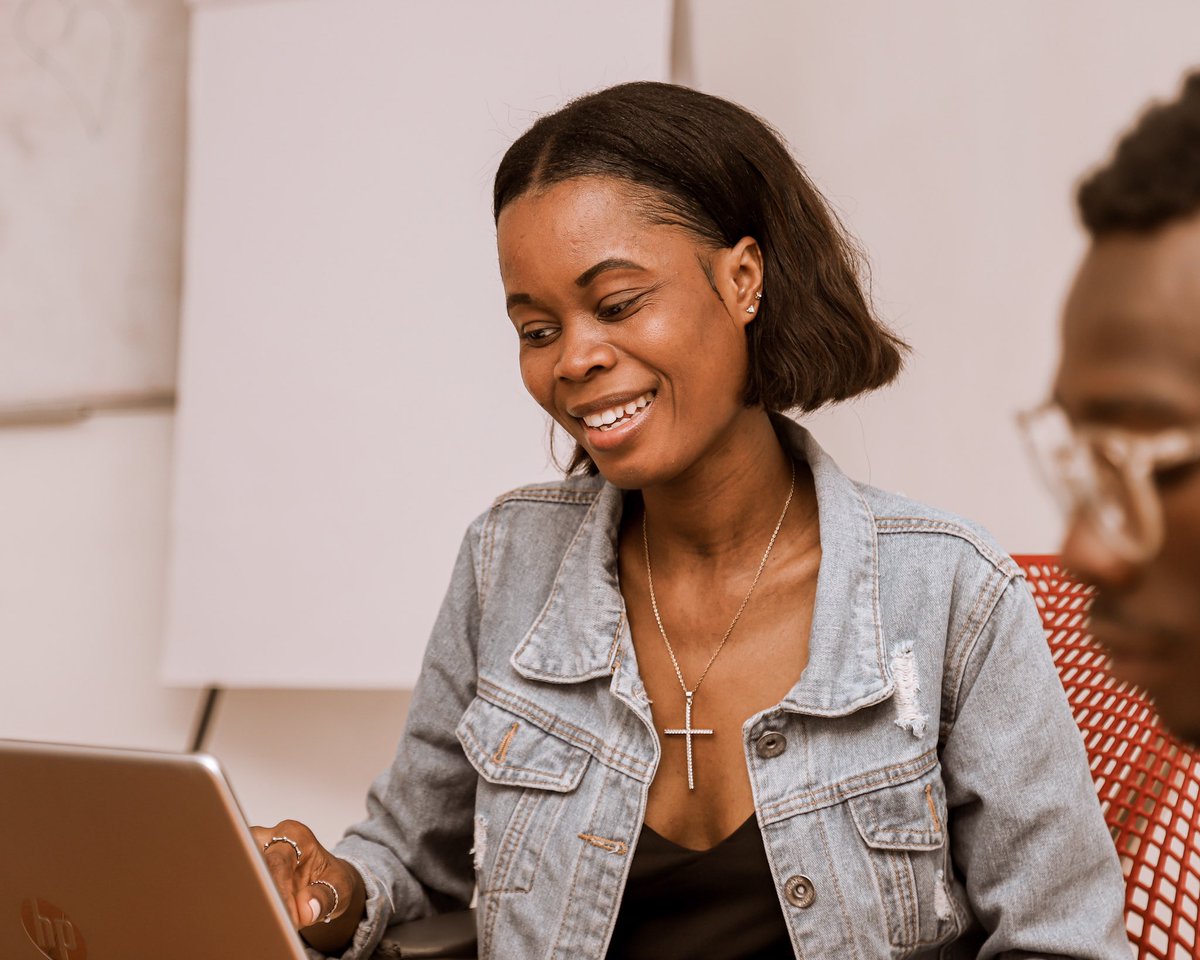 Hope you're starting Monday on the right foot, ready to tackle the week with a smile and get things done.

Have a productive week. ✌🏾 

#LifeatImpactHub #ImpactHubPaP #coworkinglife #mondaymood