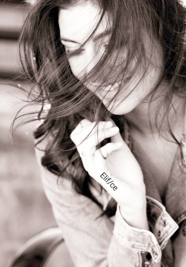 #GeceyeBirNot

_______ AŞK 

Yüreğini, aklını yitirmiş birine, fikrini sorar gibi darmadağındır işte...

 ...

#Geceye
#Aşkile