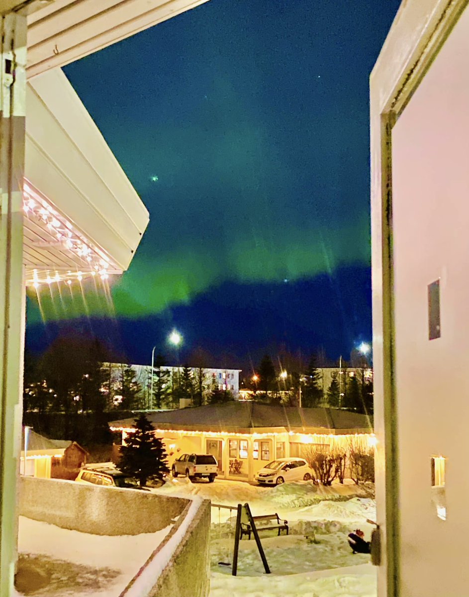 tunezpro's tweet photo. The aurora is so beautiful. https://t.co/Rx8cVbuDiF