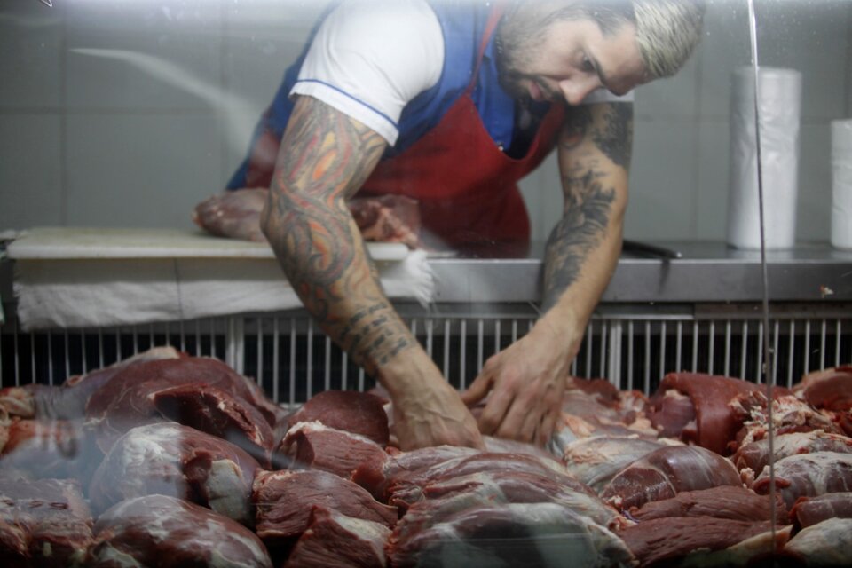 Comparto nota publicada en <a href="/pagina12/">Página|12</a>, ¿Qué va a pasar con el precio de la carne?

pagina12.com.ar/515912-que-va-…