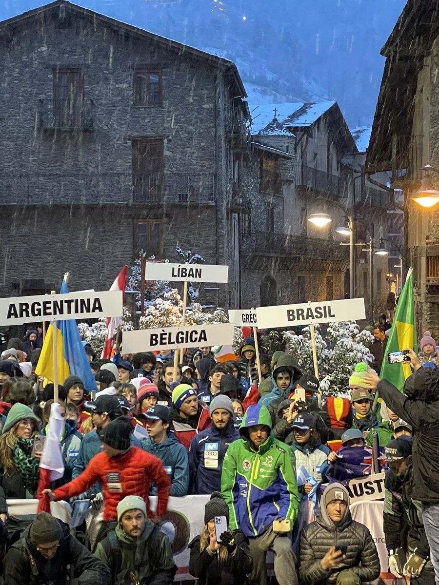 Tret de sortida al 31e trofeu Borrufa. Molta sort als joves esquiadors d’arreu del món!! #trofeuborrufa <a href="/grandvalira/">Grandvalira Andorra</a> <a href="/OrdinoArcalis/">Ordino Arcalís</a> <a href="/MoraBanc/">MoraBanc</a> <a href="/ordinoesviu/">ordinoesviu</a>
