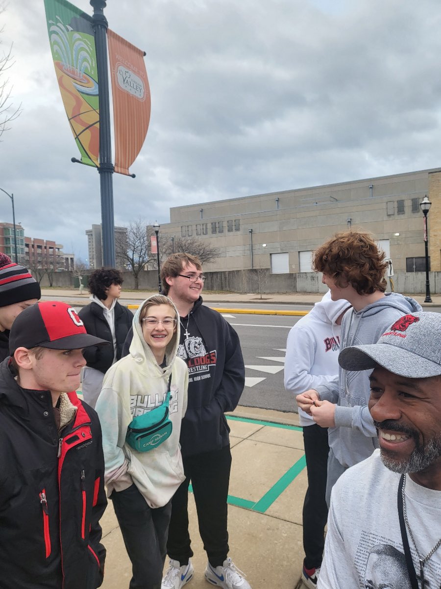 Wrestle_CHS's tweet photo. CHS Wrestlers honoring the remarkable legacy of Dr. Martin Luther King, Jr. during a march &amp; ceremony in Springfield today!!! https://t.co/gEfin9111s