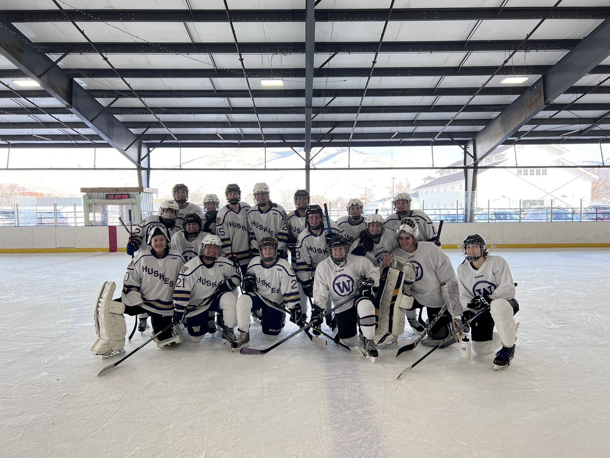 That’s a wrap 🏒

The Huskies went 1-3 on the weekend, came together as a team, &amp; are looking forward to finishing the season strong! 
Thanks <a href="/GlacierIceRink/">Glacier Ice Rink</a> for being amazing tourney hosts &amp; for the excitement in more collegiate hockey teams out west. 
#GoHuskies #WomensHockey