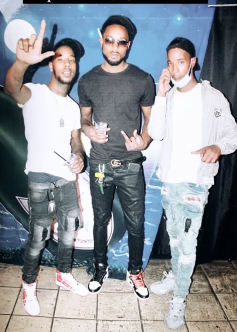 real1ree's tweet photo. If I ain’t Got nothing I Know I Got my Bruddas❤️🚦💨#TwinGlocks #FreeQuese 🔓💯🦅 https://t.co/oQUJ87tKEI