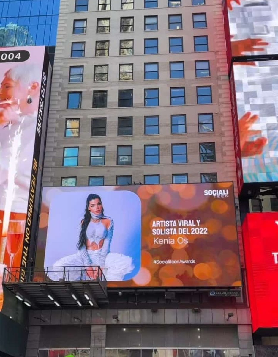 kyoshi_000111's tweet photo. Times Square 😍💋 https://t.co/DVyaY2pIWX