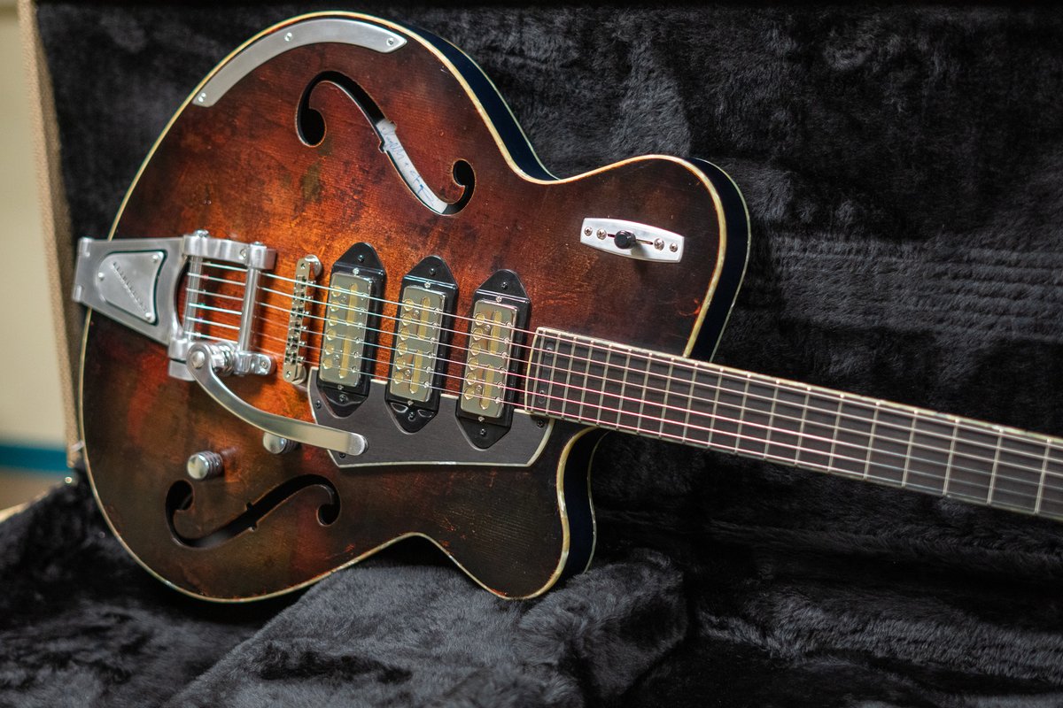 VintageAndRare's tweet photo. Just listed on https://t.co/XHmp0YZQah:
Pagelli Guitars Gringobeat.
More pics and info: https://t.co/dqYWX7XR0M
#pagelliguitars #pagelligringobeat #vintageandrare #vandr #fineguitars https://t.co/FsxyRDarM7
