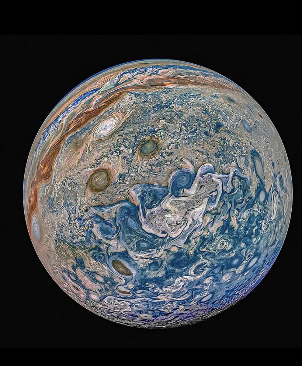 PBeckerle's tweet photo. a new photo of Neptune's southern pole taken by Nasa. https://t.co/PMM2GvhJwb
