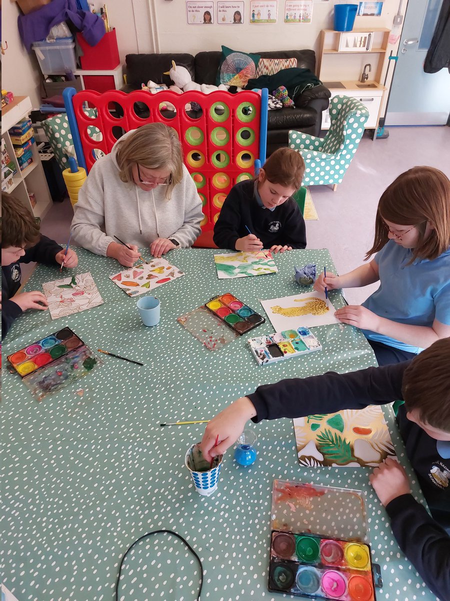 mswalshsclass1's tweet photo. Relaxing watercolour painting on a Monday afternoon. https://t.co/W1gSPuK1eA