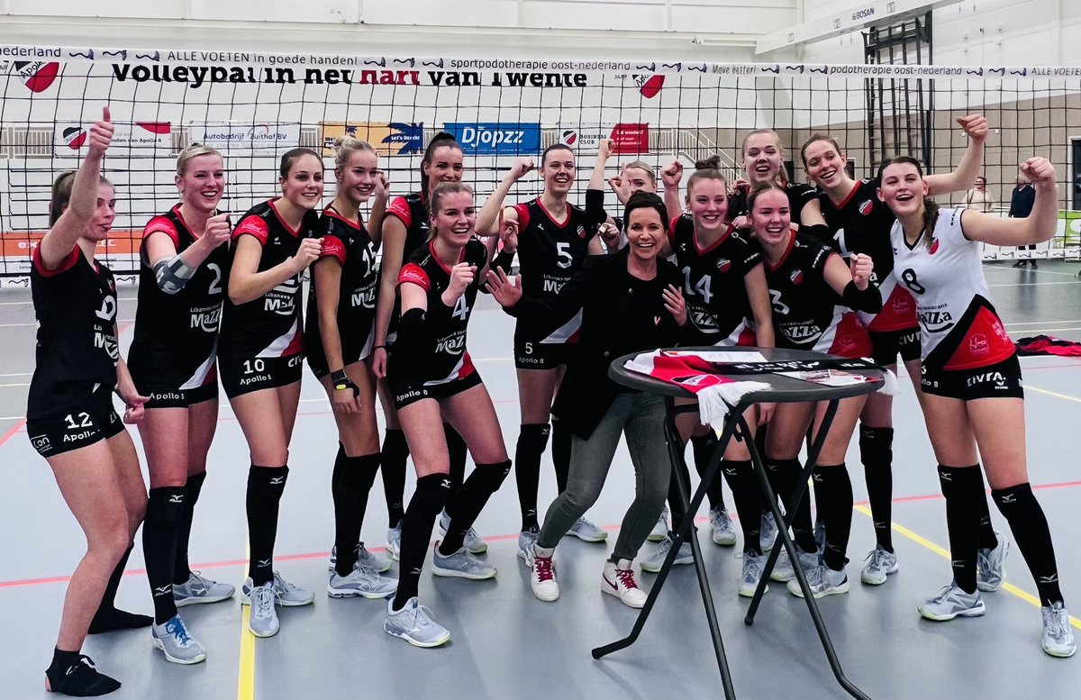 PodotherapieON's tweet photo. Afgelopen donderdag een spannende wedstrijd gekeken én het netsponsorcontract getekend bij Apollo 8 Dames 1!

#volleybalinhartvantwente #matchday #volleyball #eredivisievolleybal #podotherapie #podotherapieoostnederland #sponsor #movebetter #weloveyourfeet #vrijbewegen #Apollo8 https://t.co/YIBq6RxJQM