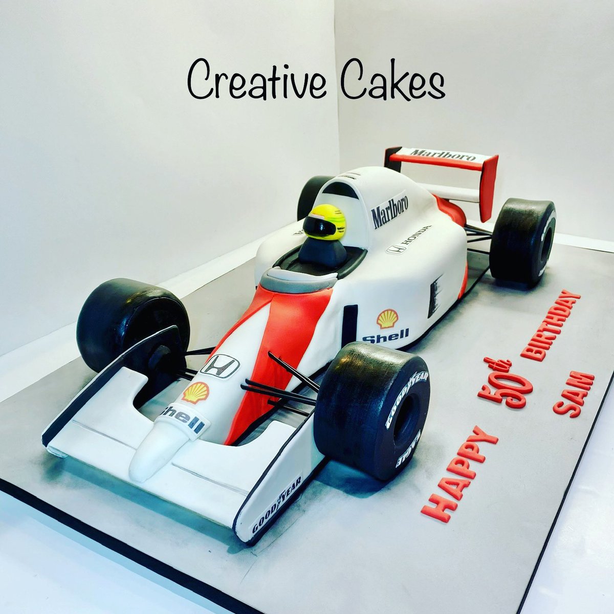#F1 Car cake this weekend 🏎🎂