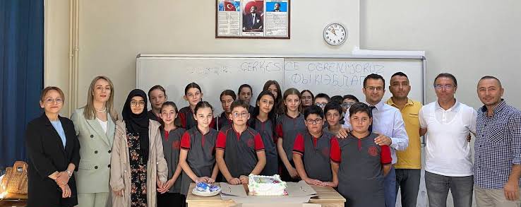 Bu sene yapılacak ders seçimleri, 2023-2024 eğitim-öğretim yılında bu dersi alacak öğrenciler için ders kitabı basılıp basılmayacağını belirleyecektir.

#ANADİLİMİSEÇİYORUM  #ÇERKESCEVEABAZACA