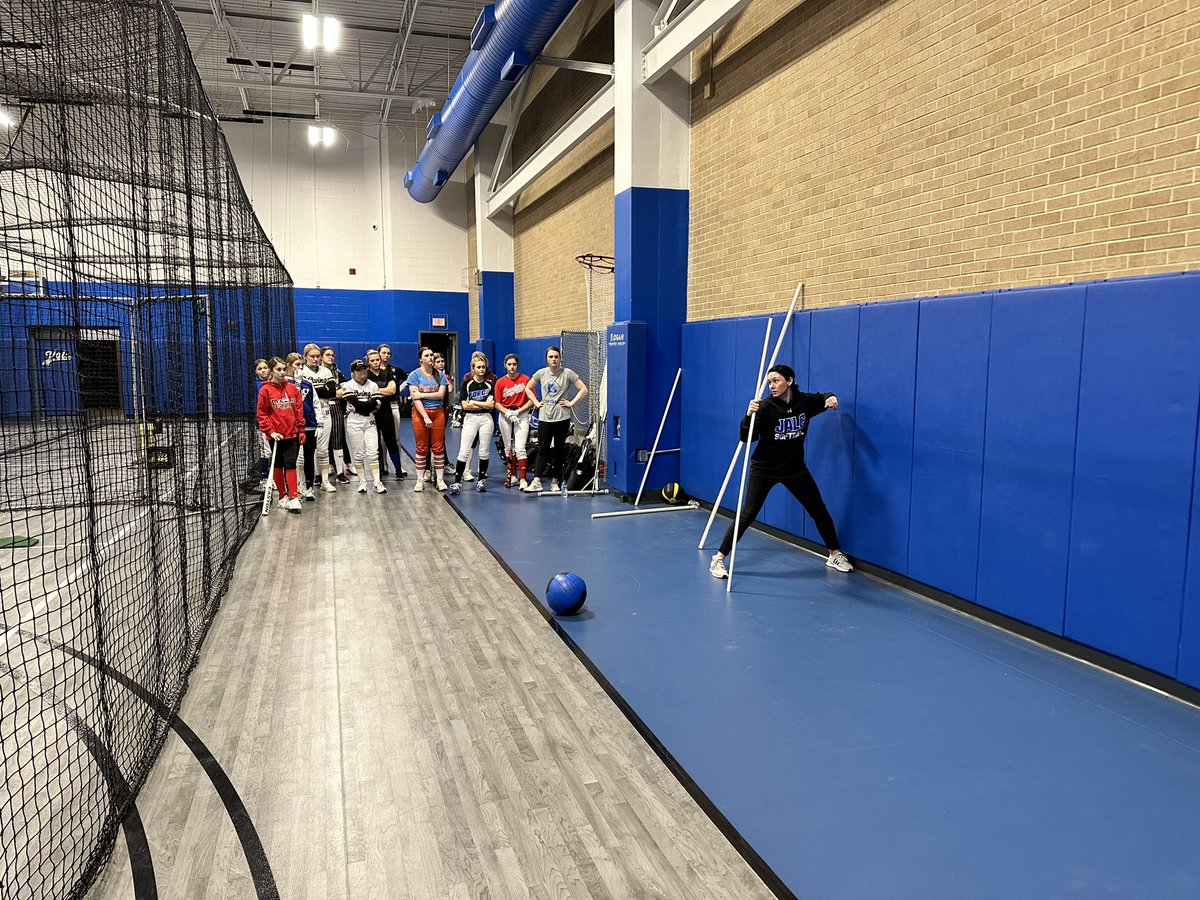 jalc_softball's tweet photo. Our Winter Hitting Camp was a huge success again this year! Thank you to all of the athletes, local and far that help make this event what it is! Goodluck this season and we can’t wait to see you all take these drills and keep competing on the field! GO VOLS GO🔵⚪️🥎 https://t.co/eRf6GZJryC