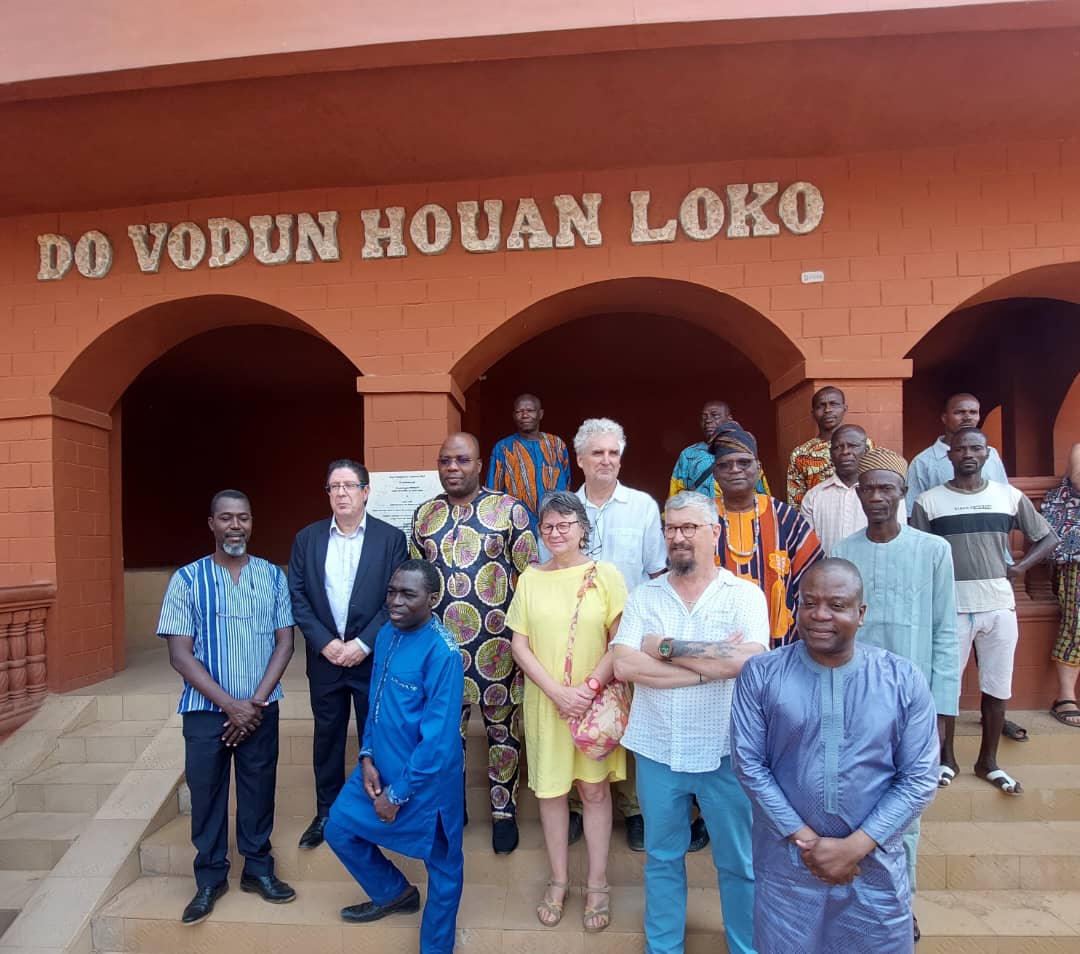 ambafrancebenin's tweet photo. 🌟Inauguration de la place Lokossa
Le projet Porto-Novo Ville Verte de la mairie de Porto Novo et l'@AFD_France réhabilite 3 places vaudous pour valoriser le patrimoine culturel et le potentiel touristique de la ville en lien avec l'association #Ouadada @CergyPontoise95 @OnlyLyon https://t.co/yyD6PaIIiI