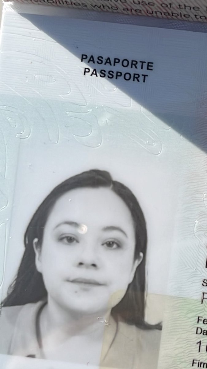 CNicteha's tweet photo. Segunda oportunidad para salir bien en mi foto de pasaporte y lo arruine de nuevo, parezco idiota https://t.co/tFc3cclpCH